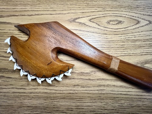 Espositore armi hawaiane